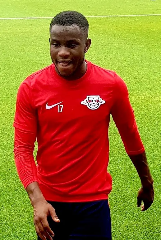 Ademola Lookman: Hành Trình Vươn Tầm Ngôi Sao Nigeria 2 Ademola Lookman Ademola Lookman trong màu áo Charlton Athletic phần 3
