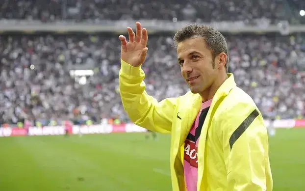 Alessandro Del Piero: Biểu tượng Juventus và hành trình huyền thoại 3 Alessandro Del Piero Alessandro Del Piero khoác áo đội tuyển Ý phần 4