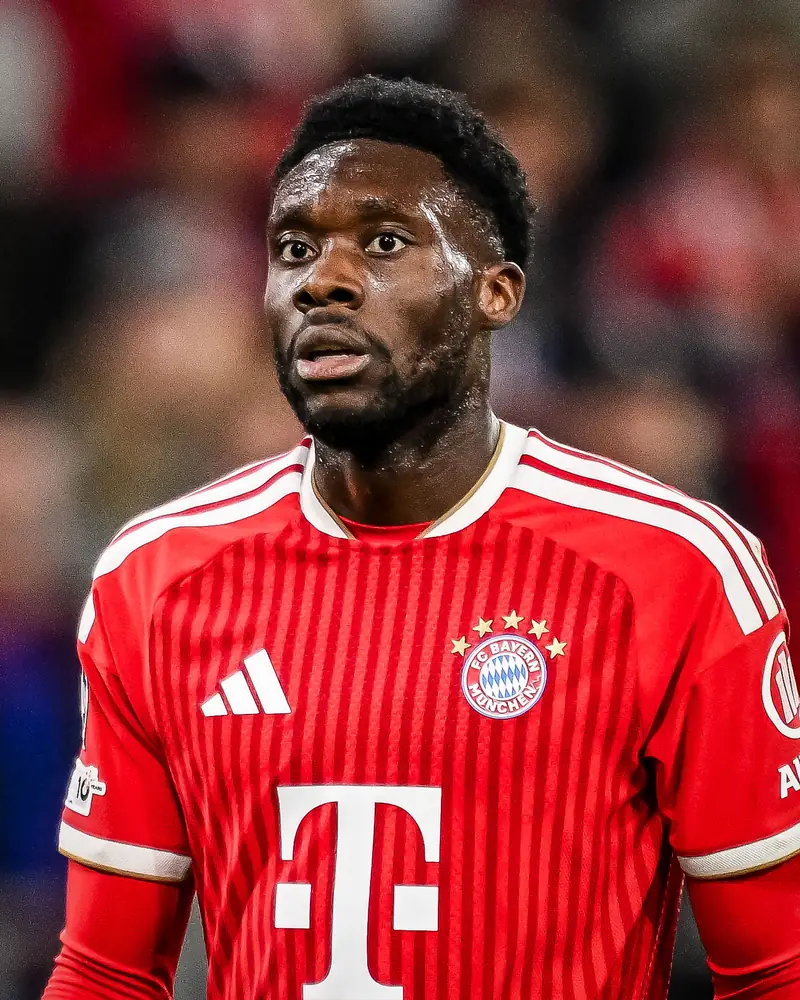 Alphonso Davies: Hành Trình Từ Tị Nạn Đến Ngôi Sao Bóng Đá Thế Giới 3 Alphonso Davies Alphonso Davies ăn mừng bàn thắng cho Bayern Munich phần 4