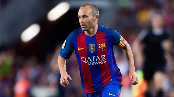 Andrés Iniesta: Huyền thoại sân cỏ và hành trình bất tử 3 Andrés Iniesta Iniesta ăn mừng bàn thắng cùng Barcelona phần 4