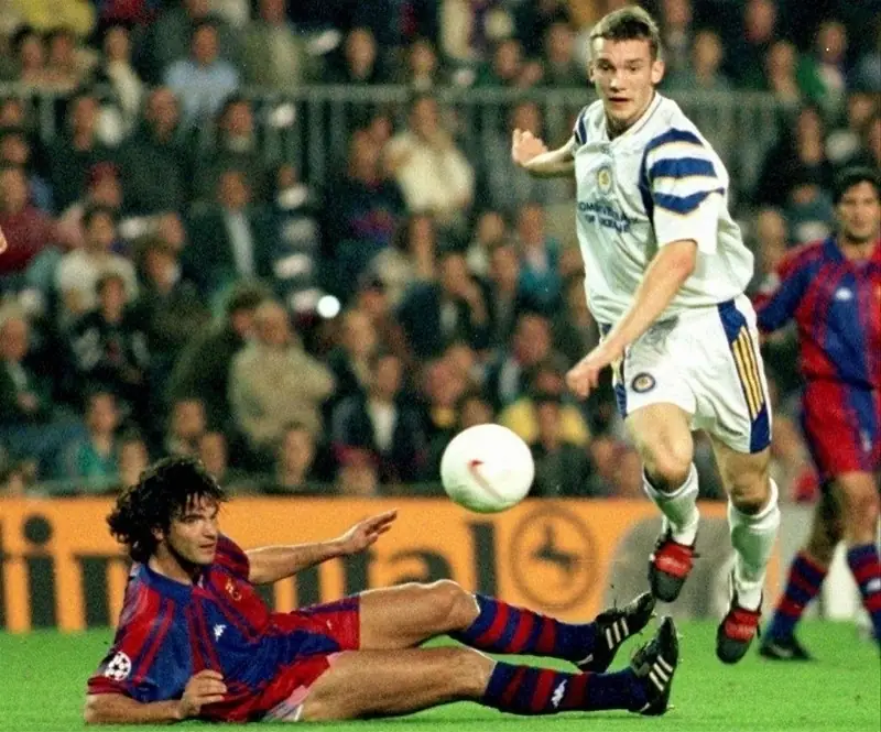 Andriy Shevchenko: Huyền thoại Ukraine và hành trình vinh quang 2 Andriy Shevchenko Shevchenko thi đấu cho Dynamo Kyiv phần 3