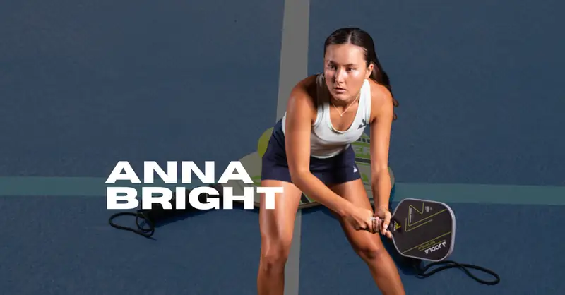 Anna Bright: Tiểu sử và hành trình vươn tầm "Nữ thần Pickleball" 3 Anna Bright Anna Bright nhận cúp vô địch pickleball phần 4