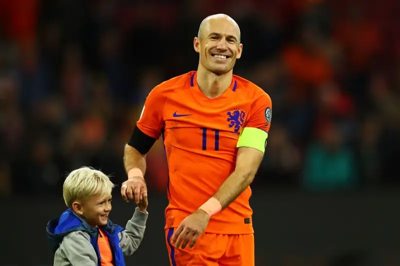 Arjen Robben: Hành trình huyền thoại của 'Đôi chân pha lê' 3 Arjen Robben Arjen Robben trong màu áo Real Madrid phần 4