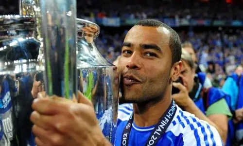 Ashley Cole: Hành Trình Hậu Vệ Trái Huyền Thoại Của Bóng Đá Anh 3 Ashley Cole Ashley Cole ăn mừng bàn thắng cho Chelsea phần 4