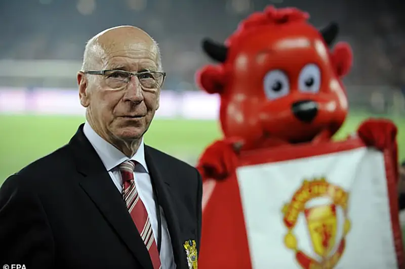 Bobby Charlton Bobby Charlton trong màu áo Manchester United phần 3