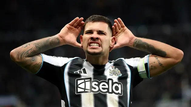 Bruno Guimarães: Hành Trình Vươn Tầm Siêu Sao Tuyến Giữa 3 Bruno Guimarães Bruno Guimarães thi đấu cho Lyon phần 4