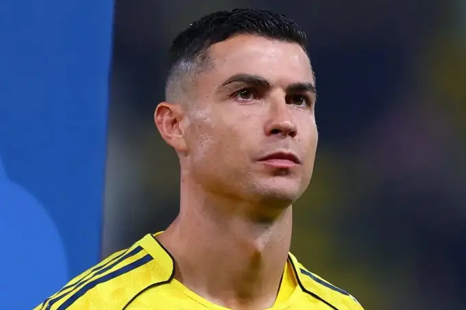 Cáp Kèo Đá Bóng: Giải Mã Luật Chơi & Chiến Thuật Từ Chuyên Gia 2026 2 cáp kèo đá bóng Cristiano Ronaldo trong một pha tranh chấp