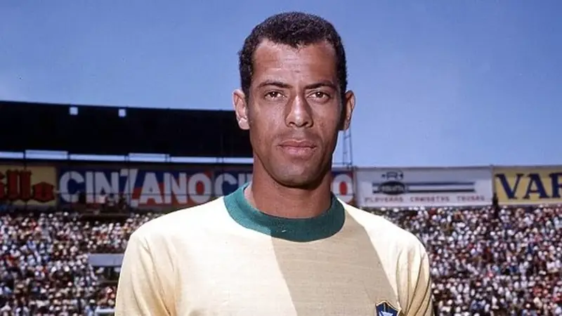 Carlos Alberto Torres Carlos Alberto Torres trong màu áo Santos phần 3