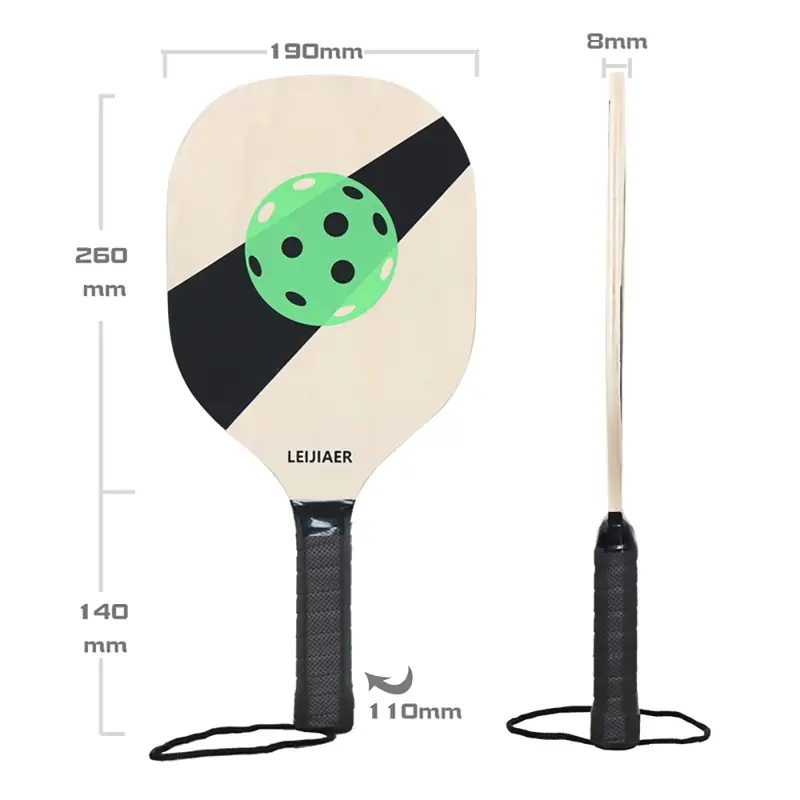 chất liệu và trọng lượng vợt pickleball người chơi cầm vợt