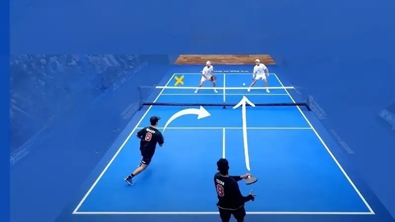 Chiến Thuật Pickleball Đôi: Nắm Trọn Lợi Thế, Đánh Bại Mọi Đối Thủ! 2 chiến thuật pickleball đánh đôi người chơi đánh bóng sâu