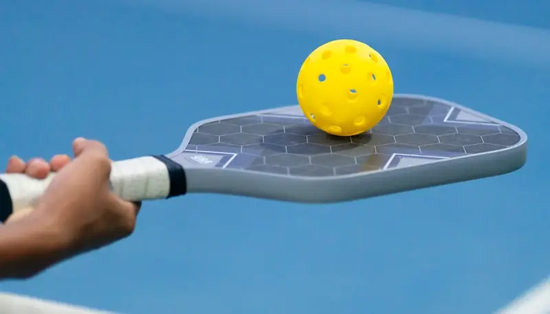 Pickleball: Chọn Vợt Theo Phong Cách Chơi – Nâng Tầm Bản Lĩnh 2026! 2 chọn vợt pickleball theo phong cách chơi mặt vợt pickleball có vân