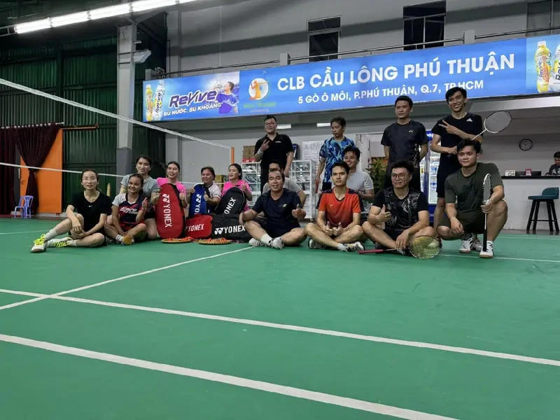 Tìm CLB Cầu Lông TPHCM: Hướng Dẫn Toàn Diện 2026 3 clb cầu lông TPHCM nhóm người chơi cầu lông