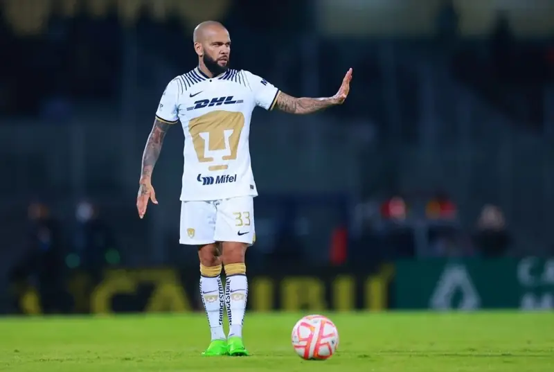 Dani Alves Dani Alves ăn mừng cùng Barcelona phần 4