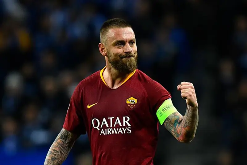 Daniele De Rossi: Hành Trình Huyền Thoại Từ "Phù Thủy" AS Roma Đến Người Thầy 2 Daniele De Rossi Daniele De Rossi trong màu áo AS Roma phần 3