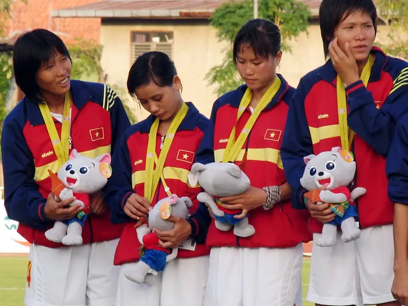 Đoàn Thị Kim Chi Đoàn Thị Kim Chi ăn mừng bàn thắng cùng đồng đội