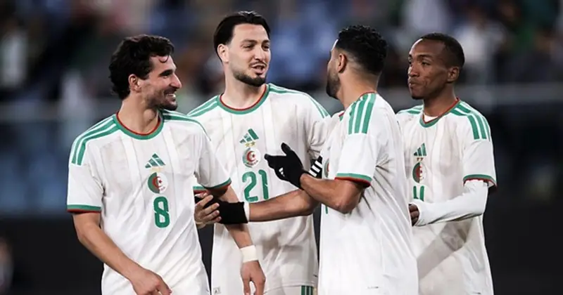 Đội tuyển Algeria HLV và cầu thủ Đội tuyển Algeria tập luyện/thi đấu vòng loại World Cup phần 4