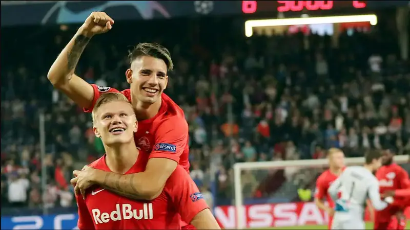 Dominik Szoboszlai Dominik Szoboszlai ăn mừng bàn thắng cho Red Bull Salzburg phần 4