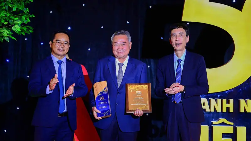 Dương Thanh Hào Dương Thanh Hào nhận giải thưởng