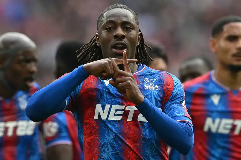 Eberechi Eze Eberechi Eze trong màu áo Queens Park Rangers phần 3