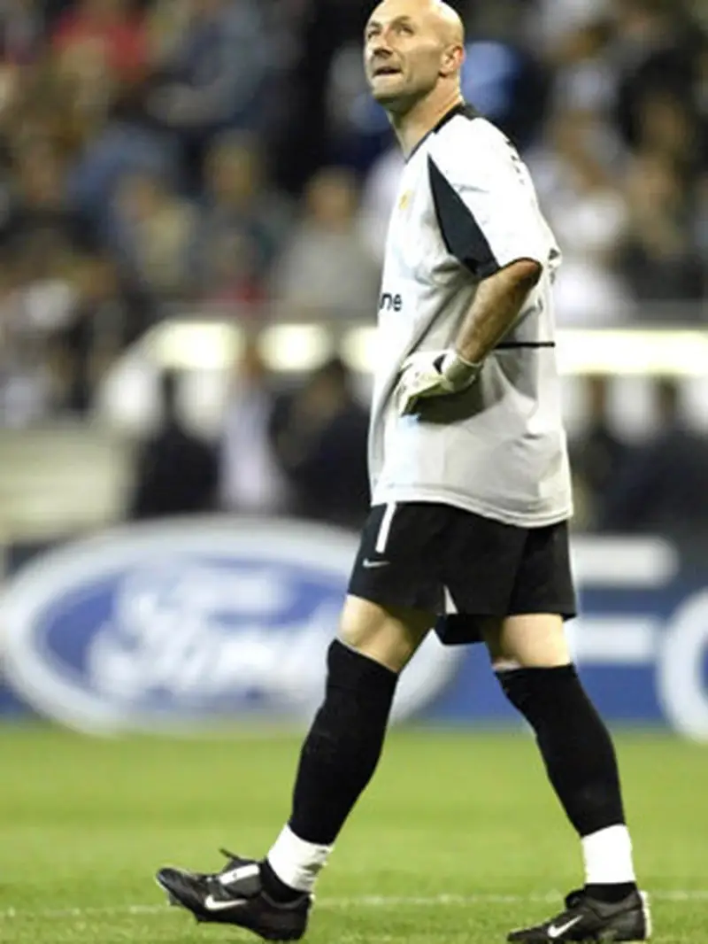 Fabien Barthez: Thủ Thành "Độc Lạ" Lừng Danh Thế Giới 2 Fabien Barthez Fabien Barthez trong màu áo AS Monaco phần 3