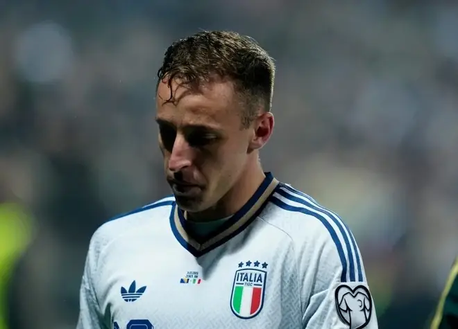 Francesco Totti Francesco Totti trong màu áo đội tuyển quốc gia Ý phần 4