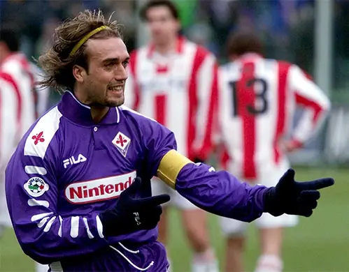 Gabriel Batistuta: Huyền thoại "Batigol" và hành trình chinh phục đỉnh cao 3 Gabriel Batistuta Gabriel Batistuta ăn mừng bàn thắng cho Fiorentina phần 4