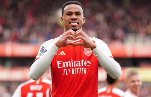Gabriel Magalhães Gabriel Magalhães ăn mừng bàn thắng cho Arsenal phần 4