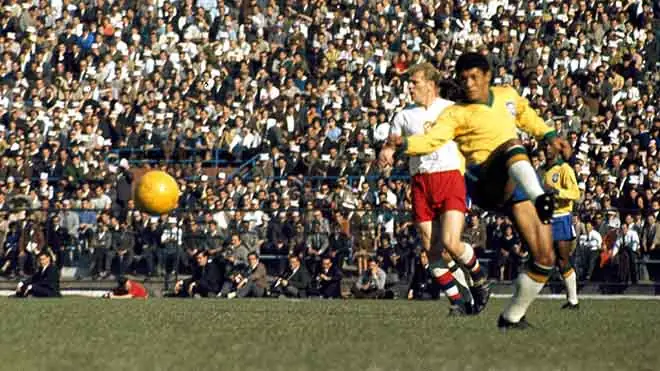 Garrincha Garrincha ăn mừng bàn thắng cùng đồng đội ĐT Brazil phần 4