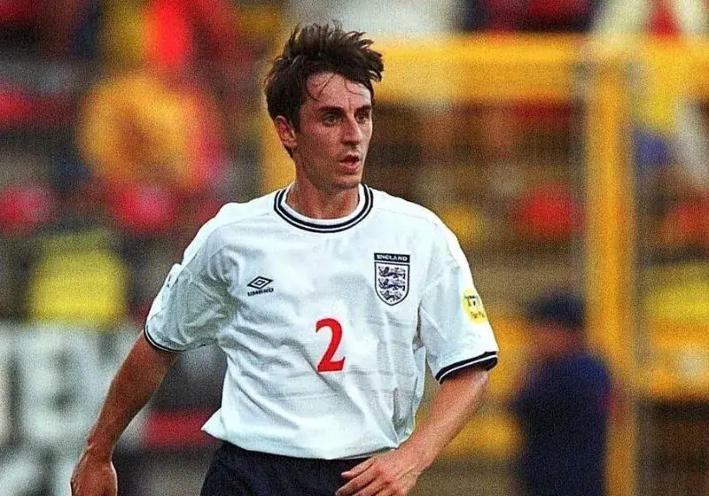 Gary Neville Gary Neville khoác áo đội tuyển Anh phần 4