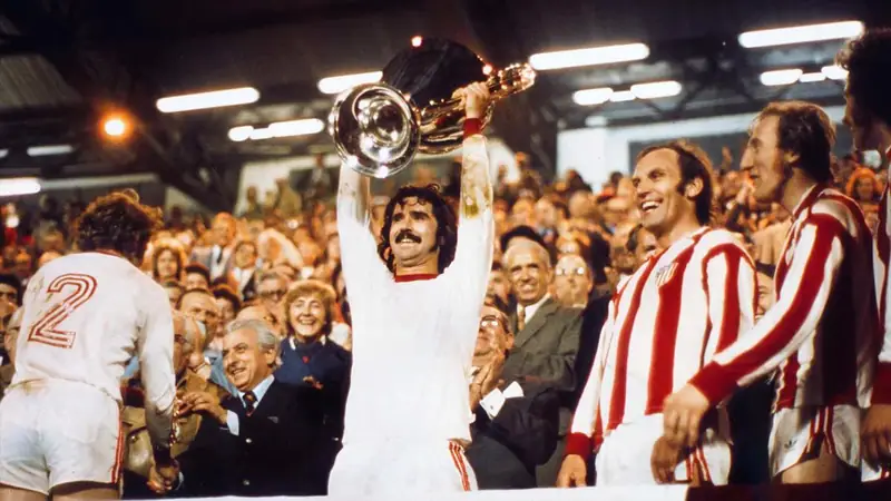 Gerd Müller: Huyền thoại "Bomber" - Biểu tượng săn bàn vĩ đại 3 Gerd Müller Gerd Müller ăn mừng bàn thắng cùng Bayern Munich phần 4