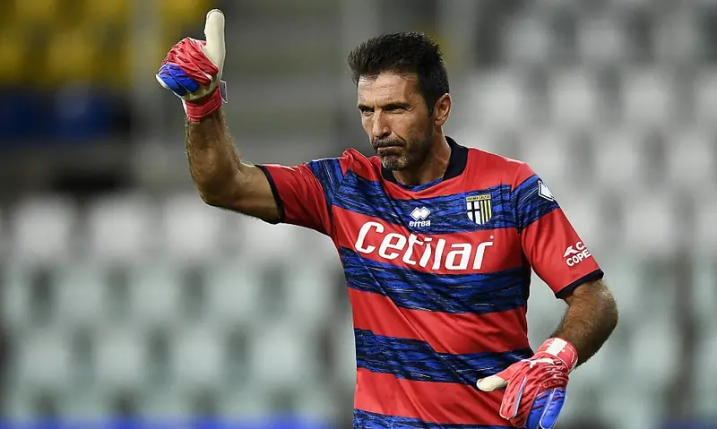 Gianluigi Buffon Buffon trong màu áo Parma phần 3