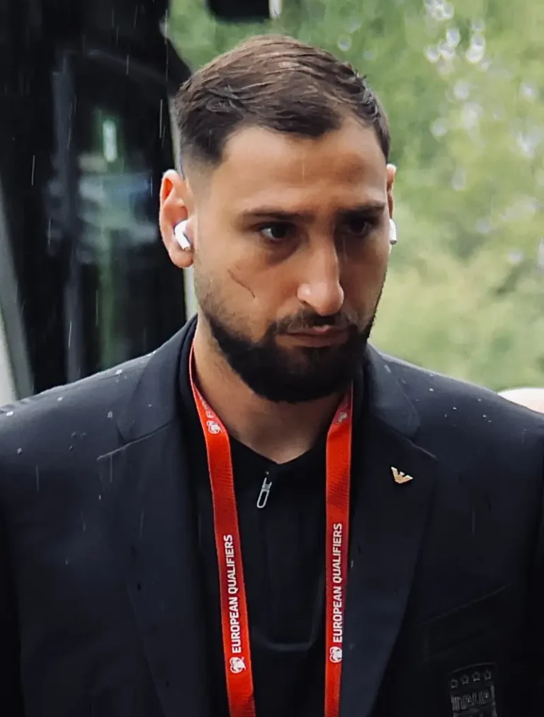gianluigi donnarumma chan dung cau thu gianluigi donnarumma 0
