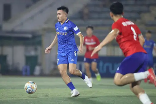Hậu Vệ Sân 7: Kiến Thức Chuyên Sâu Cho Người Chơi Chuyên Nghiệp 2026 2 hậu vệ sân 7 trung vệ sân 7 tranh chấp bóng bổng