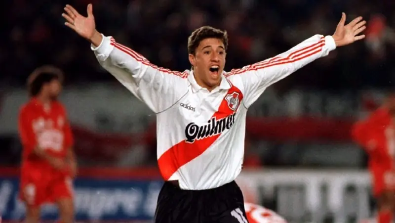 Hernán Crespo: Huyền thoại Argentina và hành trình săn bàn 2 Hernán Crespo Hernán Crespo trong màu áo River Plate phần 3