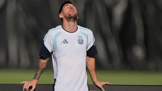 Hidetoshi Nakata: Huyền Thoại Nhật Bản - Hành Trình Vươn Tầm Thế Giới 3 Hidetoshi Nakata Hidetoshi Nakata ăn mừng bàn thắng cho AS Roma phần 4