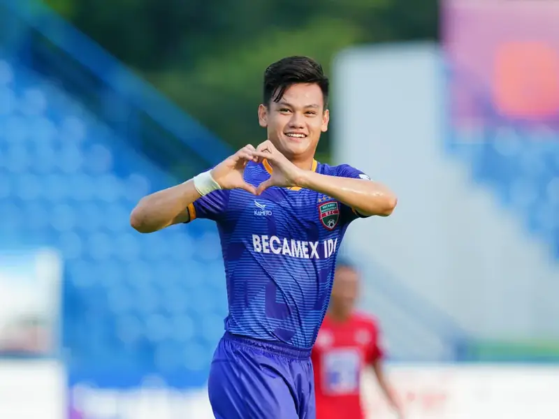 Hồ Tấn Tài: Hành Trình Vươn Tầm Hậu Vệ Quốc Dân 2 Hồ Tấn Tài Hồ Tấn Tài thi đấu cho Becamex Bình Dương