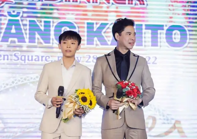 Hồ Văn Cường Hồ Văn Cường nhận giải thưởng