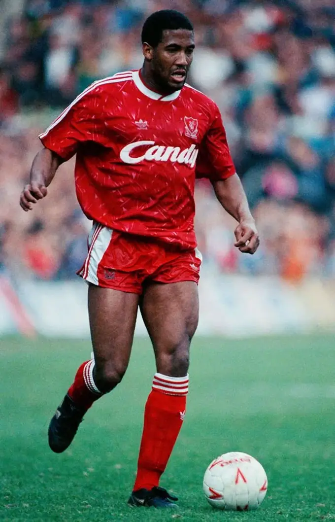 John Barnes: Huyền Thoại Cánh Tả Anh Quốc 2 John Barnes John Barnes thi đấu cho Watford phần 3