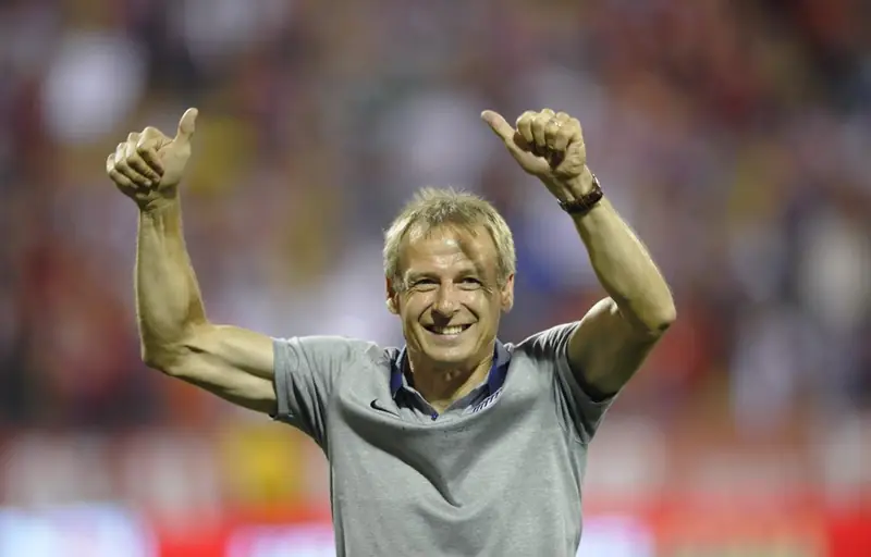 Jürgen Klinsmann Jürgen Klinsmann ăn mừng bàn thắng cho Bayern Munich phần 4