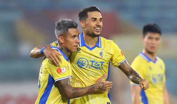 ket qua ha noi fc cau thu ha noi fc an mung ban thang