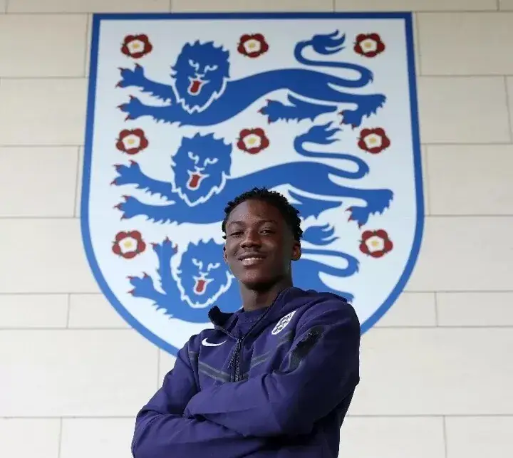 Kobbie Mainoo: Hành Trình Tài Năng Trẻ Tỏa Sáng Tại Old Trafford 3 Kobbie Mainoo Kobbie Mainoo khoác áo đội tuyển Anh phần 4