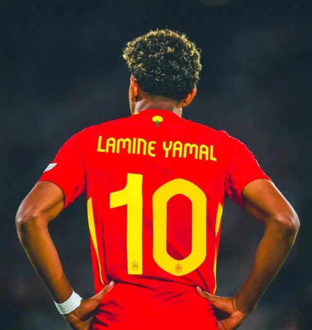 Lamine Yamal: Từ Thần Đồng La Masia Đến Ngôi Sao Tương Lai Barcelona 3 Lamine Yamal Lamine Yamal khoác áo ĐT Tây Ban Nha phần 4