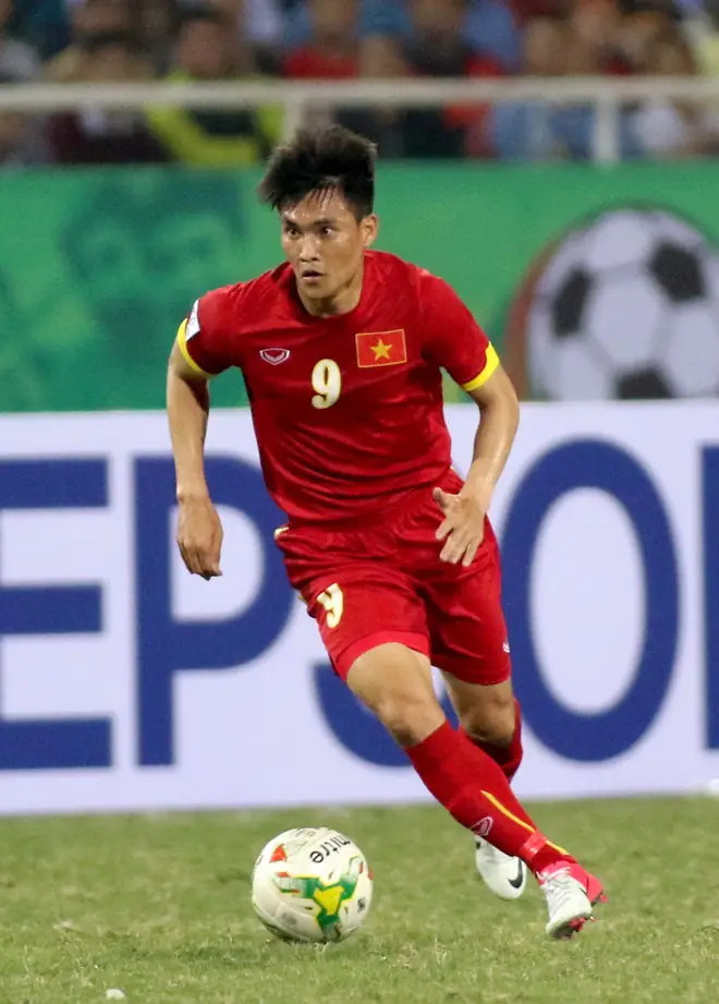 Lê Công Vinh: Biểu tượng bóng đá Việt Nam và hành trình huyền thoại 2 Lê Công Vinh Lê Công Vinh thi đấu