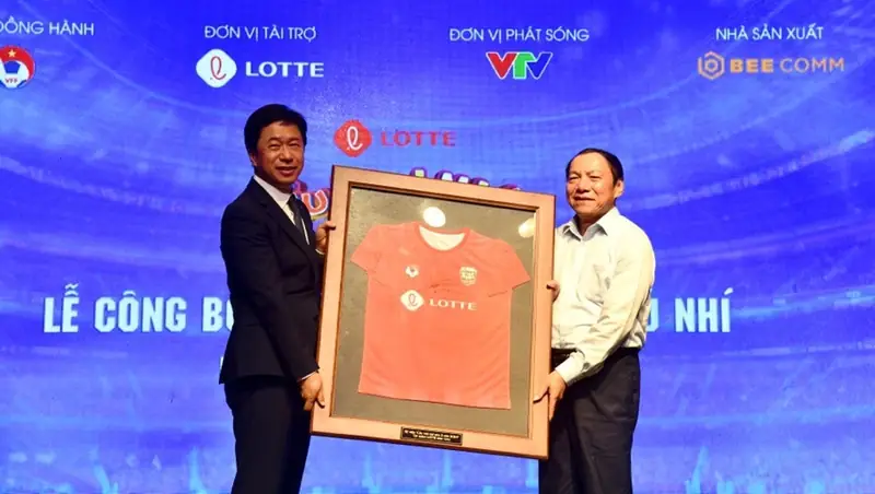 Lê Văn Đô: Hành Trình Từ Tài Năng Trẻ Đến Ngôi Sao V-League 2026 3 Lê Văn Đô Lê Văn Đô nhận giải