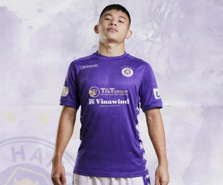 Lê Văn Xuân: Hành Trình Vươn Tầm Hậu Vệ Cánh Tài Năng Của Bóng Đá Việt 2 Lê Văn Xuân Lê Văn Xuân trong màu áo Câu lạc bộ Hà Nội thi đấu tại V-League