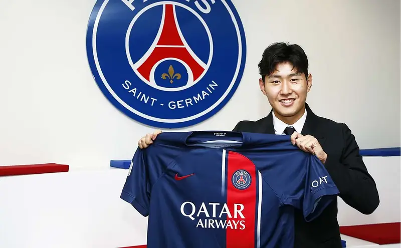 Lee Kang-in: Hành trình kỳ diệu từ tài năng trẻ đến ngôi sao PSG 3 Lee Kang-in Lee Kang-in trong màu áo PSG phần 4