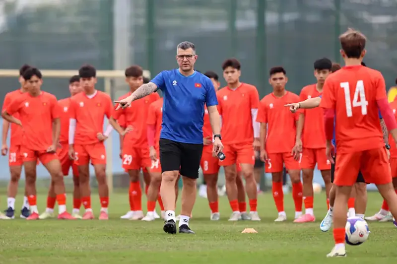 Lối Chơi Đội Tuyển Việt Nam 2026: Bí Mật Chinh Phục Đỉnh Cao Thế Giới? 3 lối chơi đội tuyển việt nam cầu thủ trẻ tập luyện