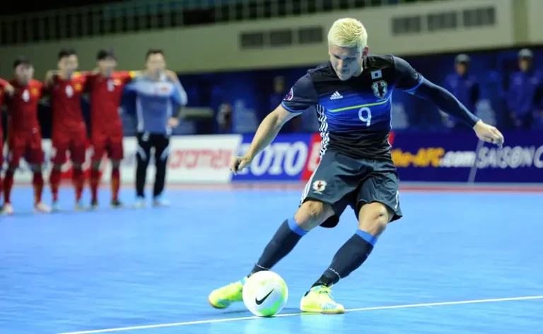 luat 4 giay futsal cau thu futsal giu bong