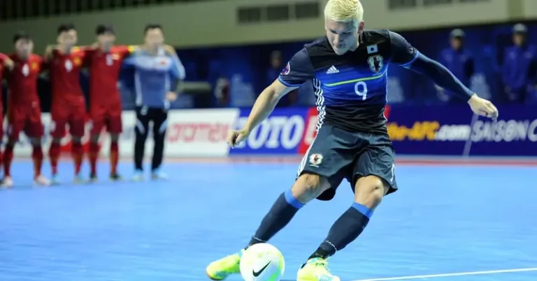 luat loi tong hop futsal cau thu futsal thuc hien da phat truc tiep