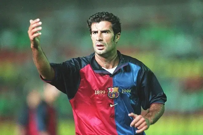 Luís Figo: Hành Trình Huyền Thoại Của 'Vua Bất Tử' 2 Luís Figo Luís Figo ăn mừng bàn thắng trong màu áo Barcelona phần 3